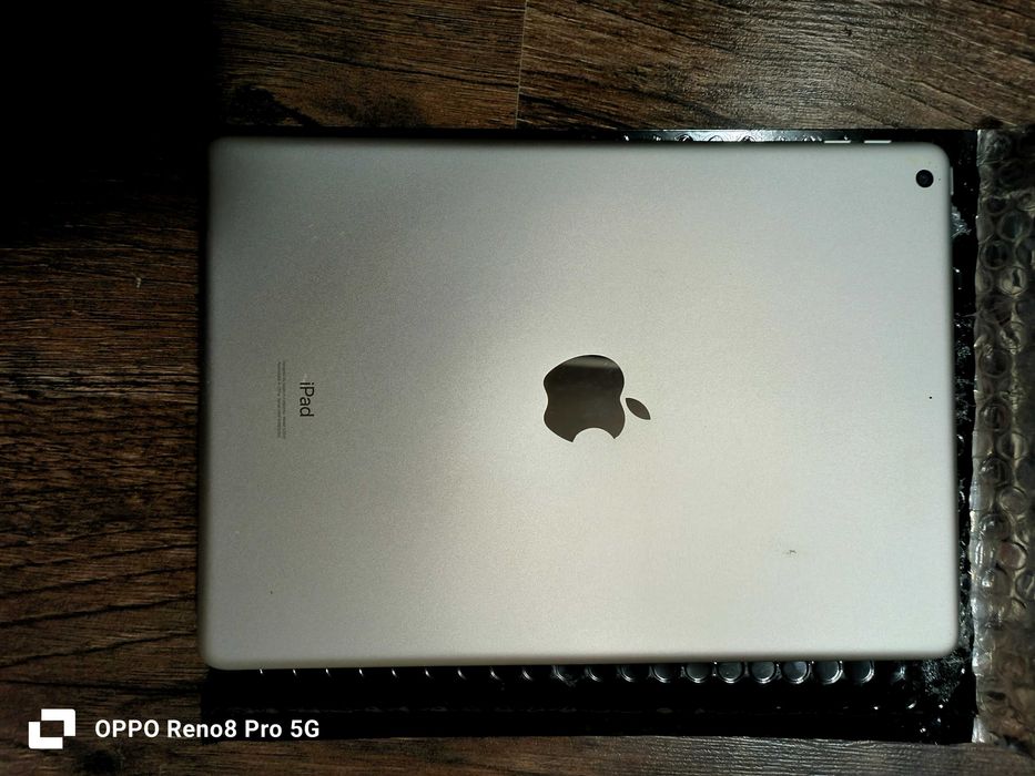 2020 Apple IPad 10.2 inch gen Wi-fi 32gb silver