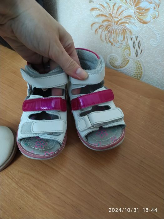 Продам детскую обувь