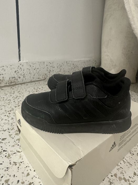 Оригинальные кроссовки Adidas, размер 30