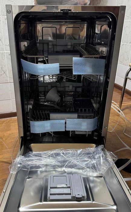 Встраиваемая посудомоечная машина Samsung DW50R4040BB