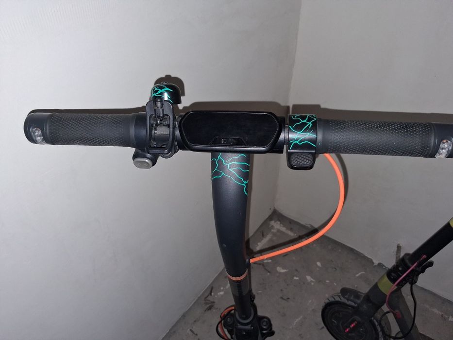 Vând trotineta și hoverboard preț negociabil