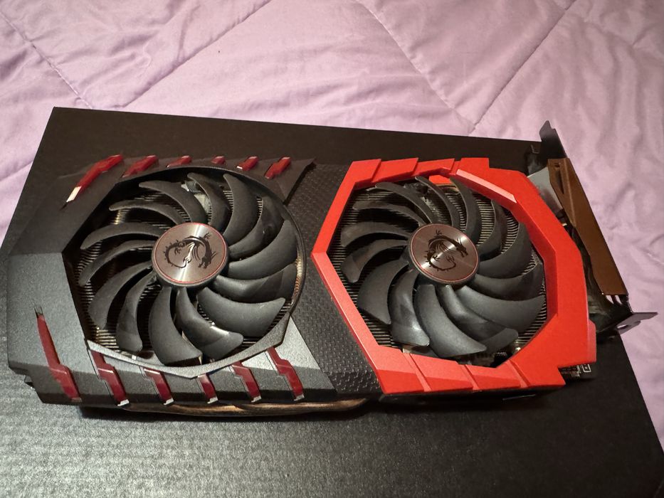 Продавам AMD Radeon RX570 4 gb