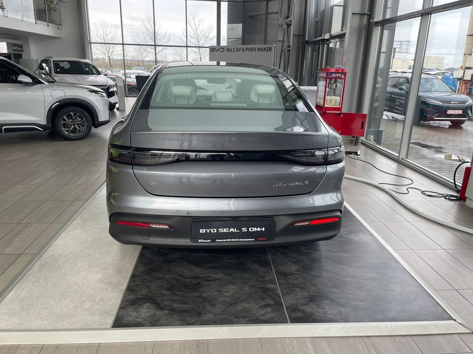 Byd Seal 5 BYD Seal-5 DM-i Plug-in Hybrid 212 CP