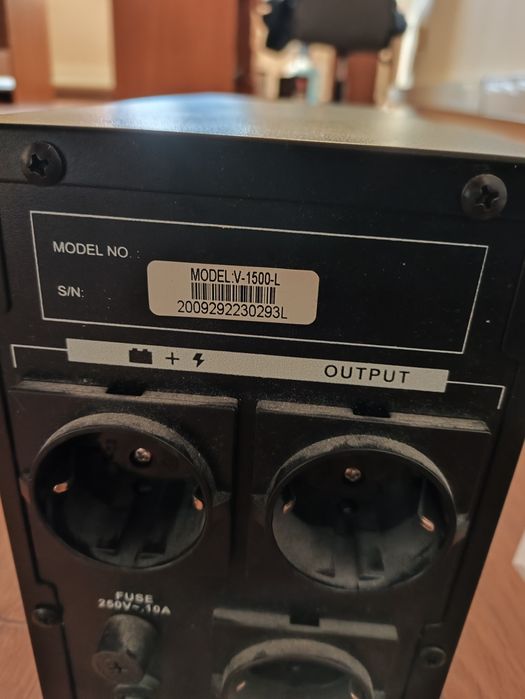 Бесперебойник svc 1500