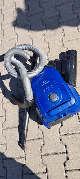 Vând aspirator  samsung