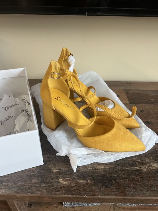 Сандали на дебел ток