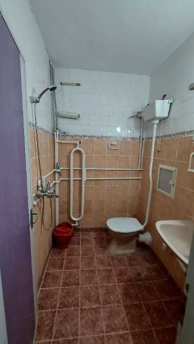 Дава се под наем Едностаен апартамент в Бургас, Изгрев - 42 кв.м за 125 € - Снимка #1