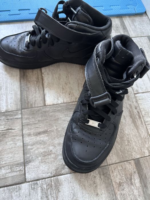 Nike air force triple black