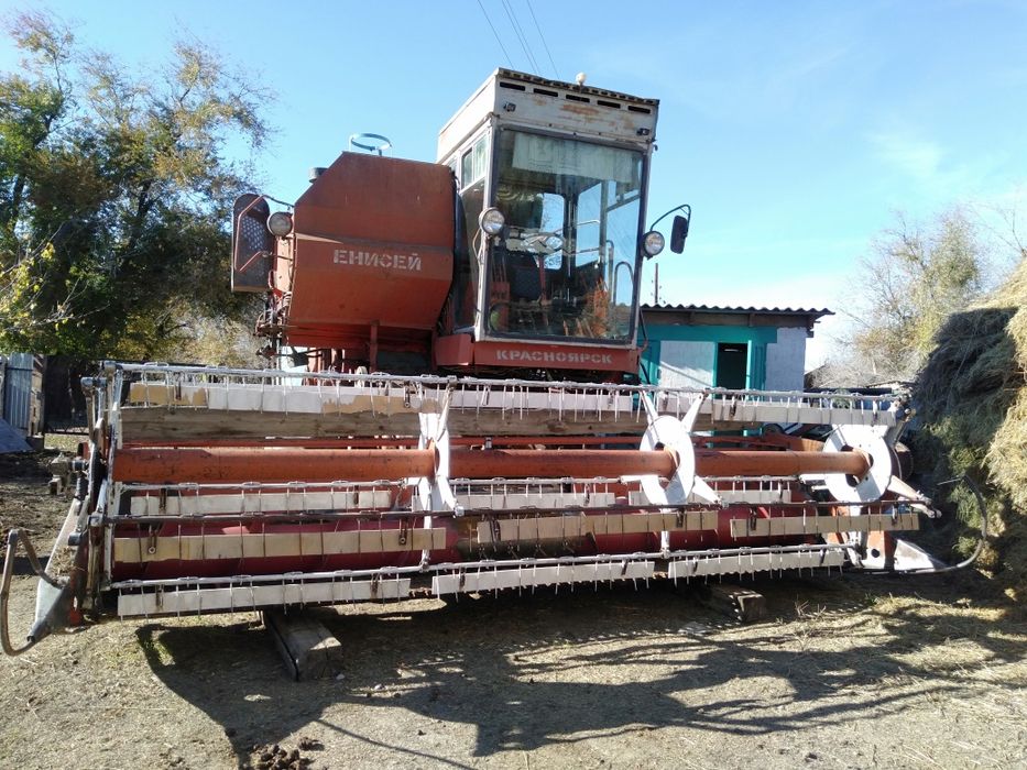 Продам срочно. Комбайн на ходу