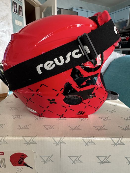 Скиорска каска, очила и ръкавици