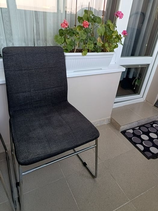 Трапезни столове тъмно сиво