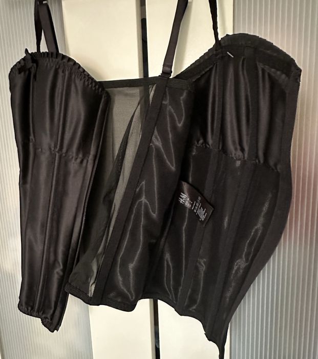 Елегантен Черен Корсет от H&M