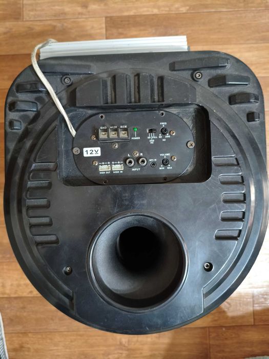 Продам два сабвуфера