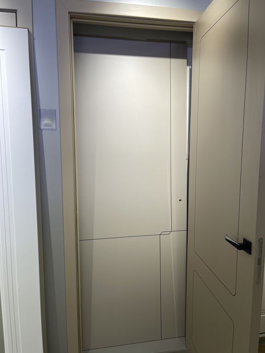 Двери высота 220 с витрины продам