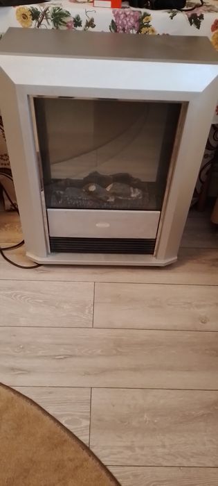 Semineu electric cu efect de flacara