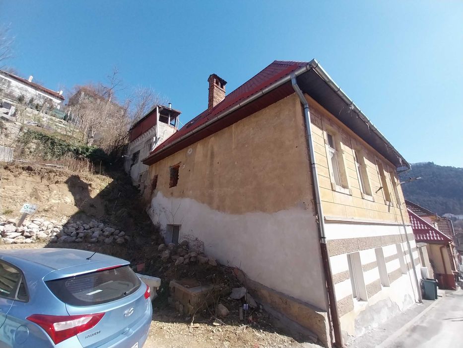 Ap4 cam in casa-Centrul Istoric-Cibinului cu gradina proprie de 250mp!