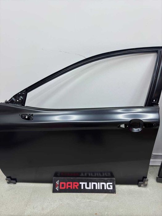 Передняя левая дверь Камри 70