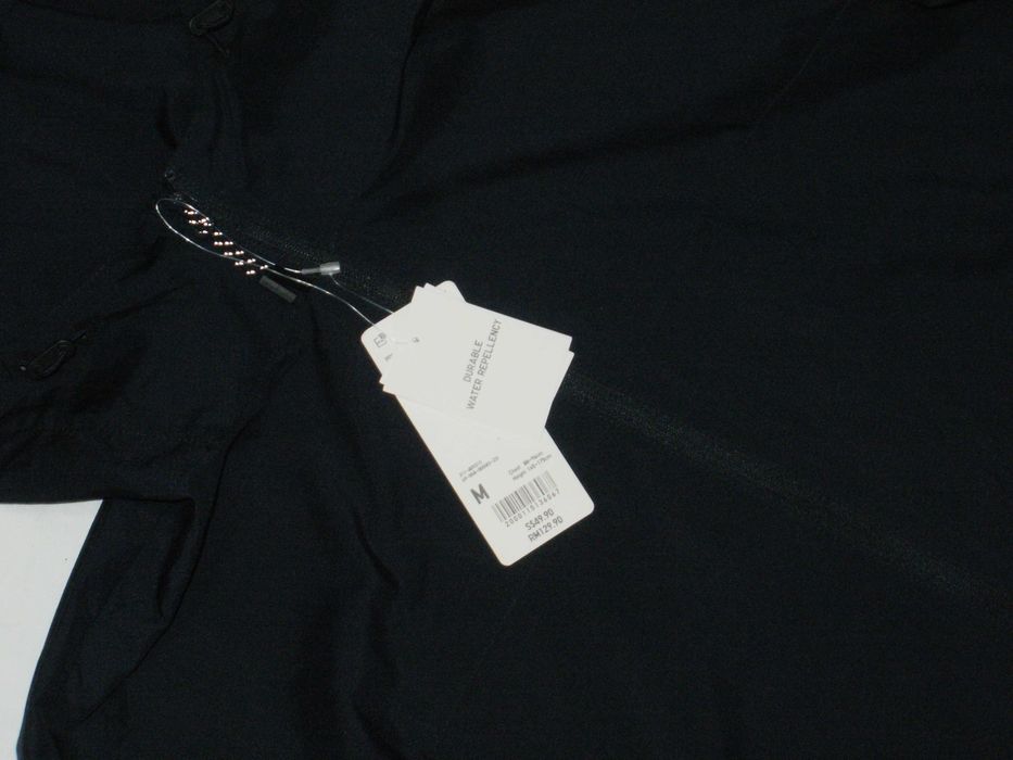 UNIQLO нова мъжка ветровка с етикет М