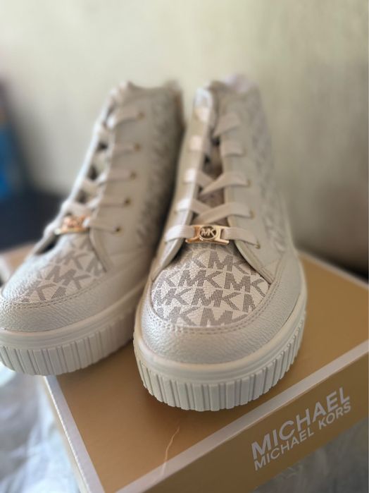 Vand adidasi Michael Kors