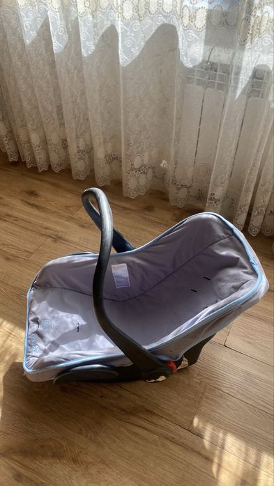 Продаются ходунки , и автокресло