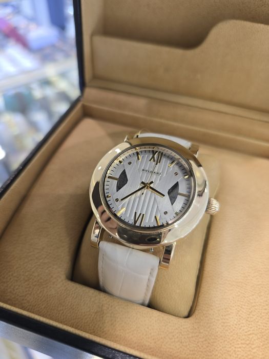 Продам золотые часы Булгари, очень красивая модель