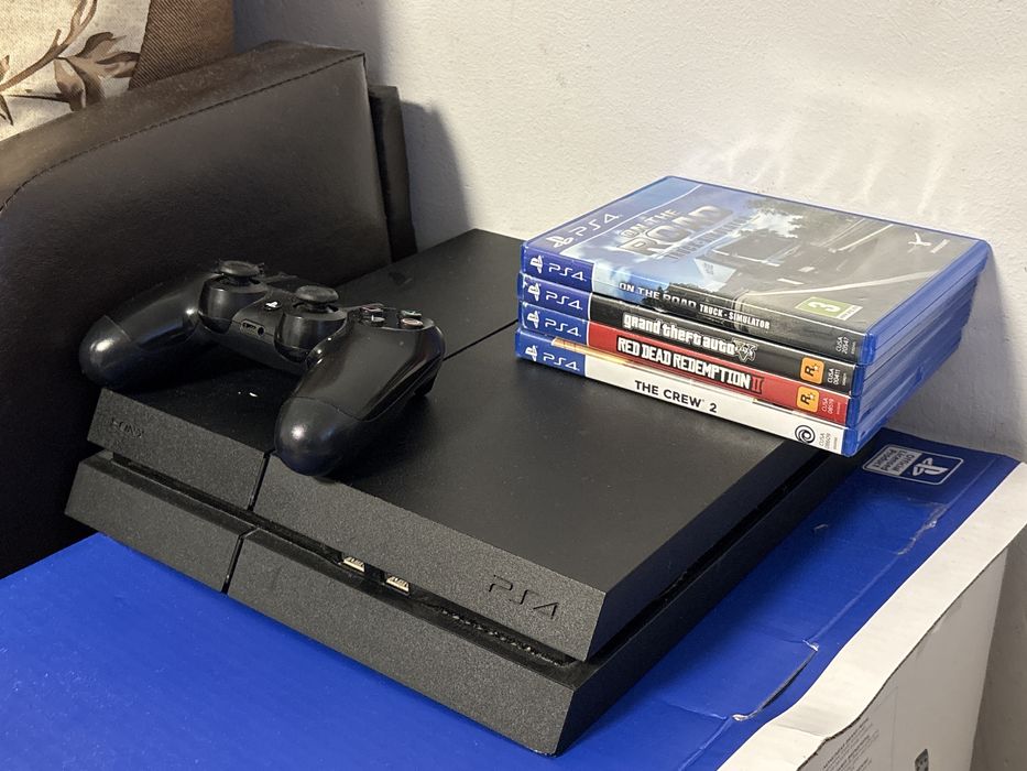 PlayStation 4 FAT + Controller + 5 Jocuri
