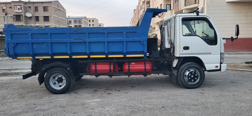 Исузи самасвал .