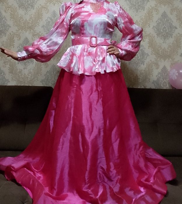 Vecherni kuylak sotiladi