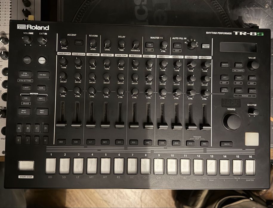 Roland Tr-8S groovebox
