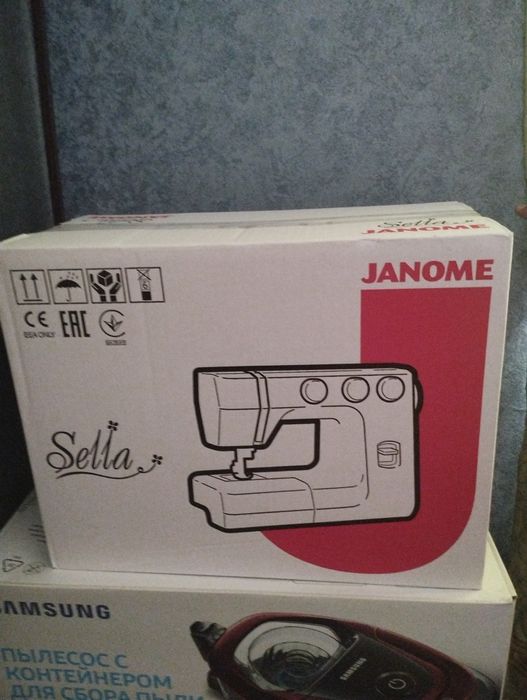 Швейная машина Janome Sella
