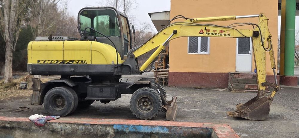 Продаётся экскаватор