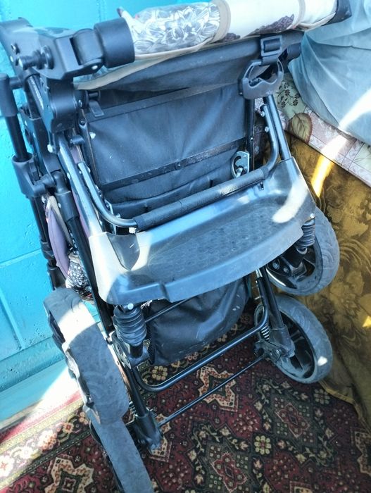 Продаю  коляску все сезонка