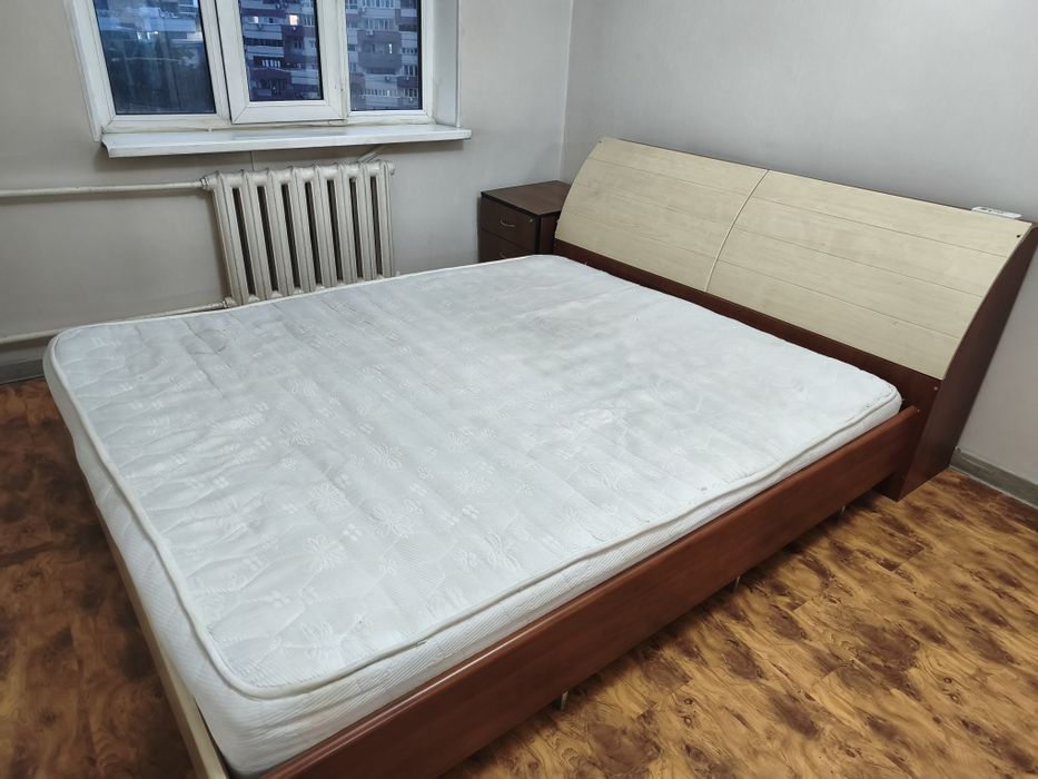 Продам спальный гарнитур