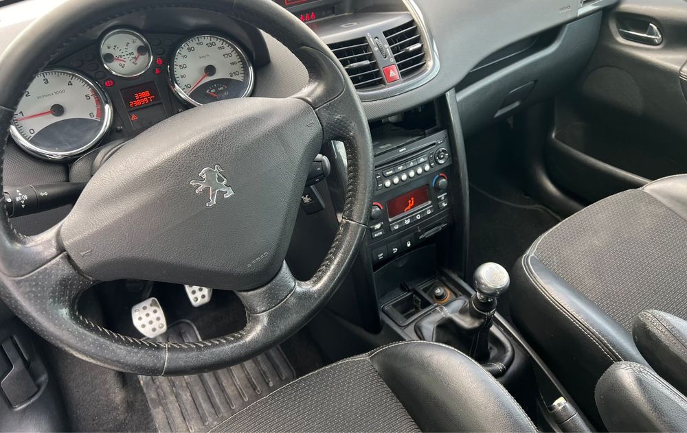 Peugeot 207 cu panoramic