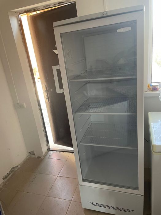 Витринный холодильник Бирюса