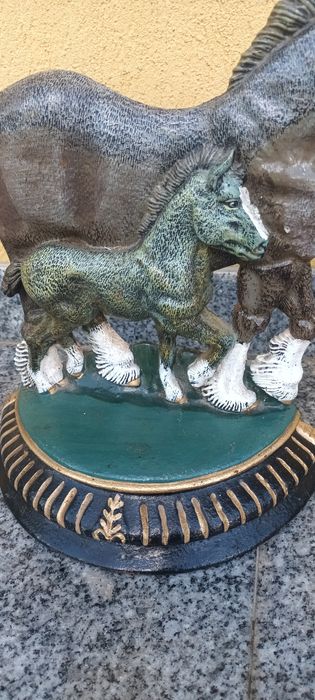 Statuie din Fonta , Opritor pentru Ușa