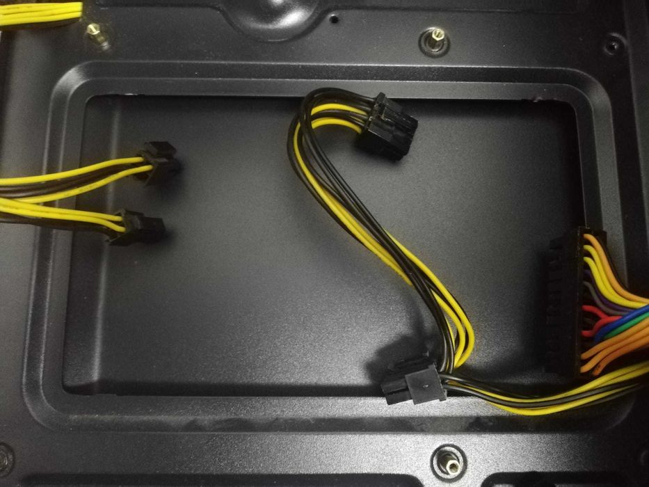 Carcasa ATX + sursa 700W