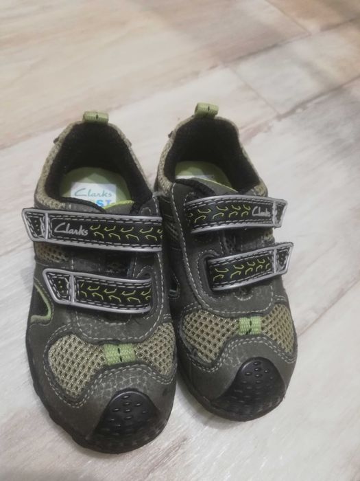 Продам детскую обувь