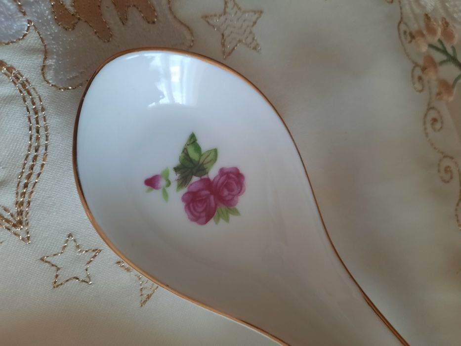 Set 3 linguri delicate din porțelan