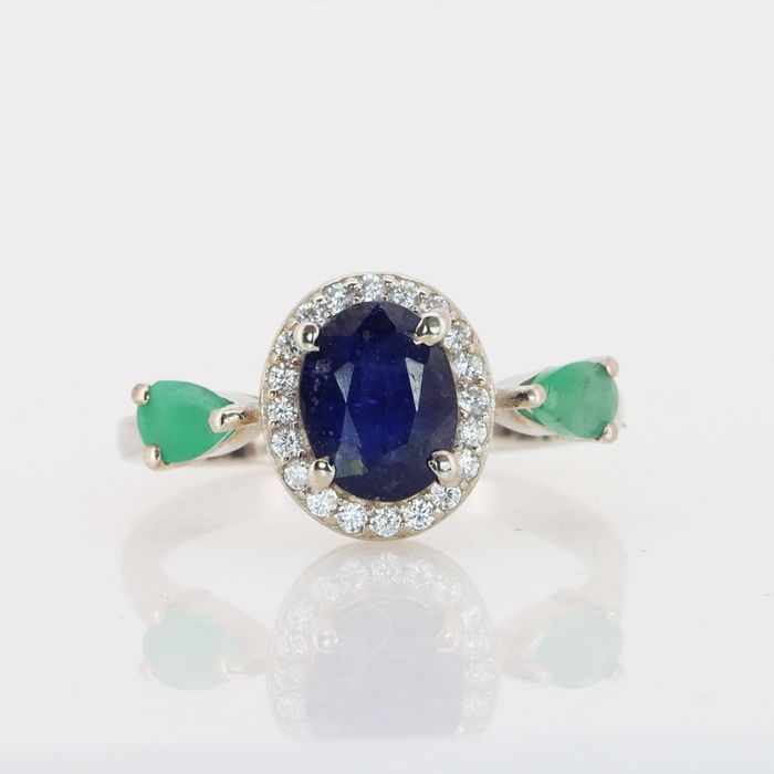 Сребърен пръстен с голям Сапфир Royal Blue и Изумруди със сертификат