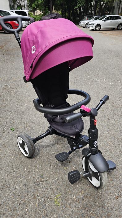 Tricicleta pentru copii Coccolle Spectra Magenta ultrapliabila, cu scaun reversibil cu pozitie de somn de la 1 an si roti din cauciuc