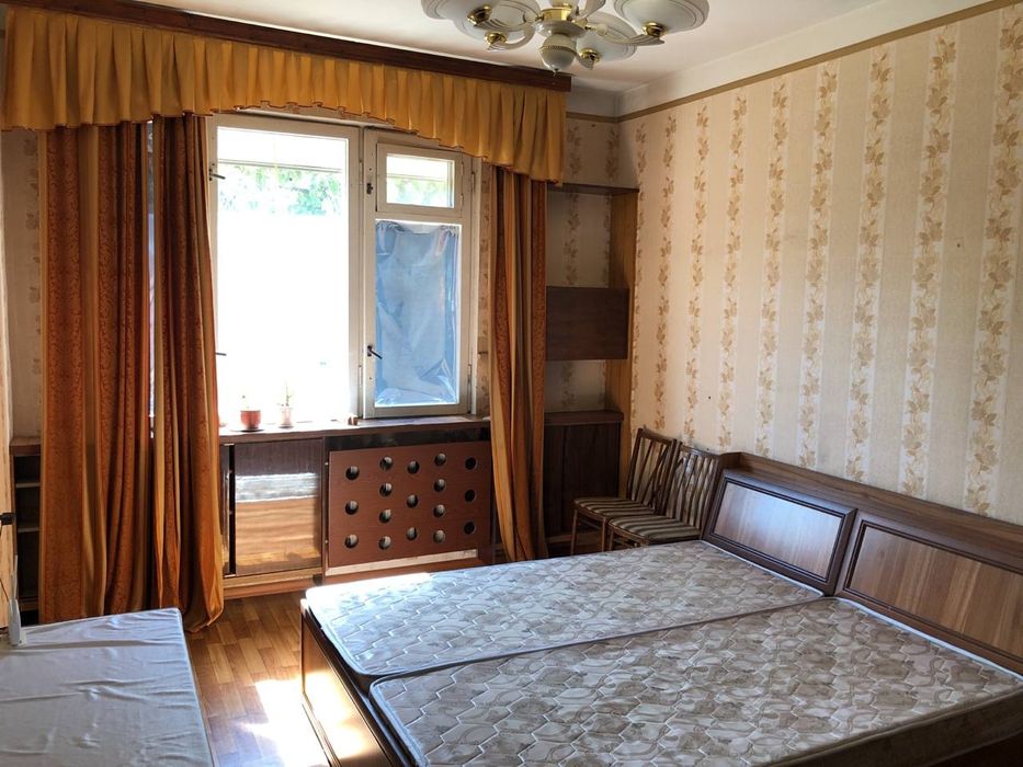 Продаётся квартира. БИЙ. Художников.  В  5 мин от метро .Первая линия