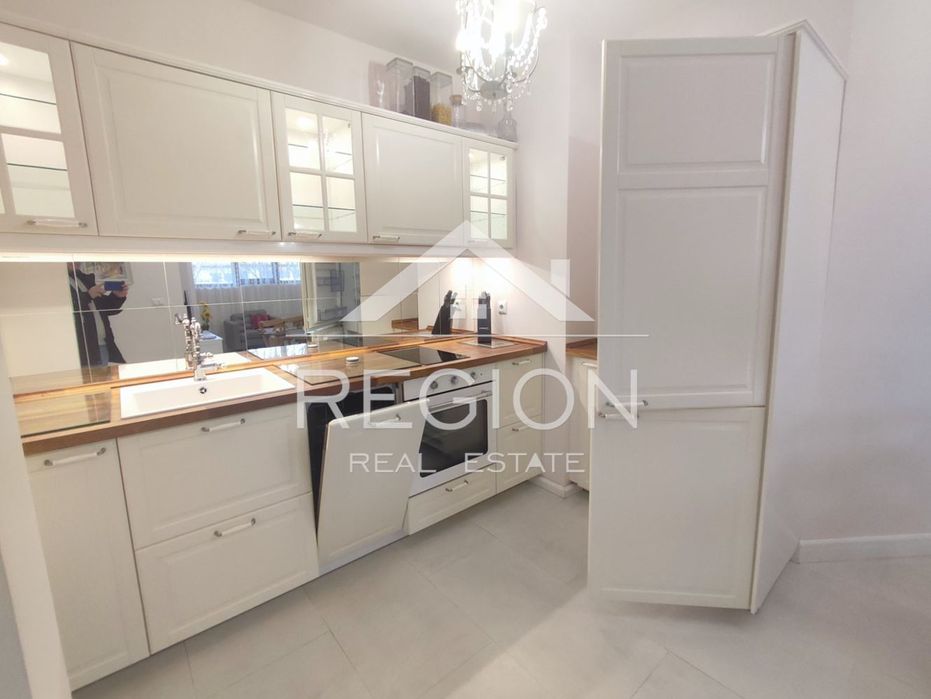 Дава се под наем Четиристаен апартамент в Варна, Централна поща - 115 кв.м за 1122 € - Снимка #1