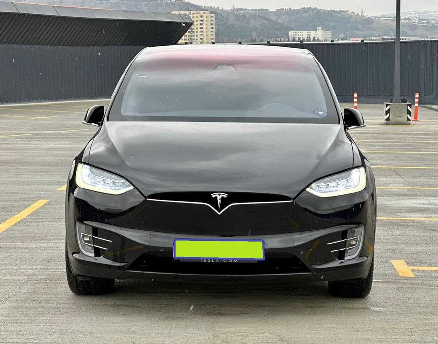 Tesla Model X, 90D European (under the Tesla warranty)