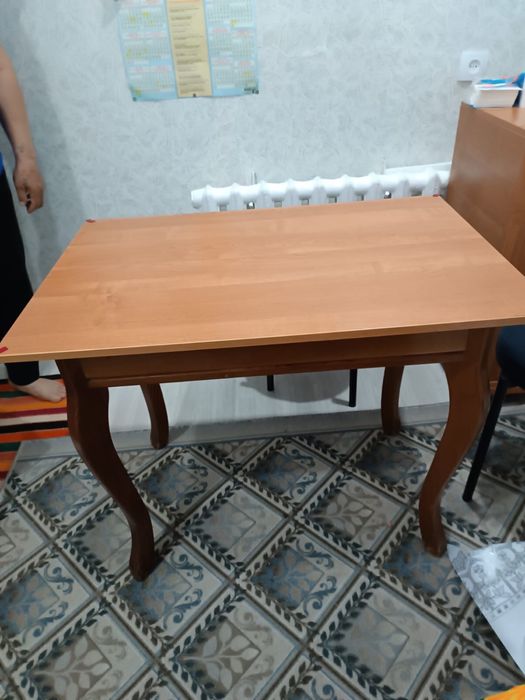 Продам стол кухонный