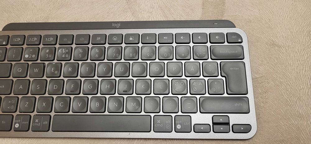 logi MX Keys Mini  fuctonala 165 lei fara alte accesori