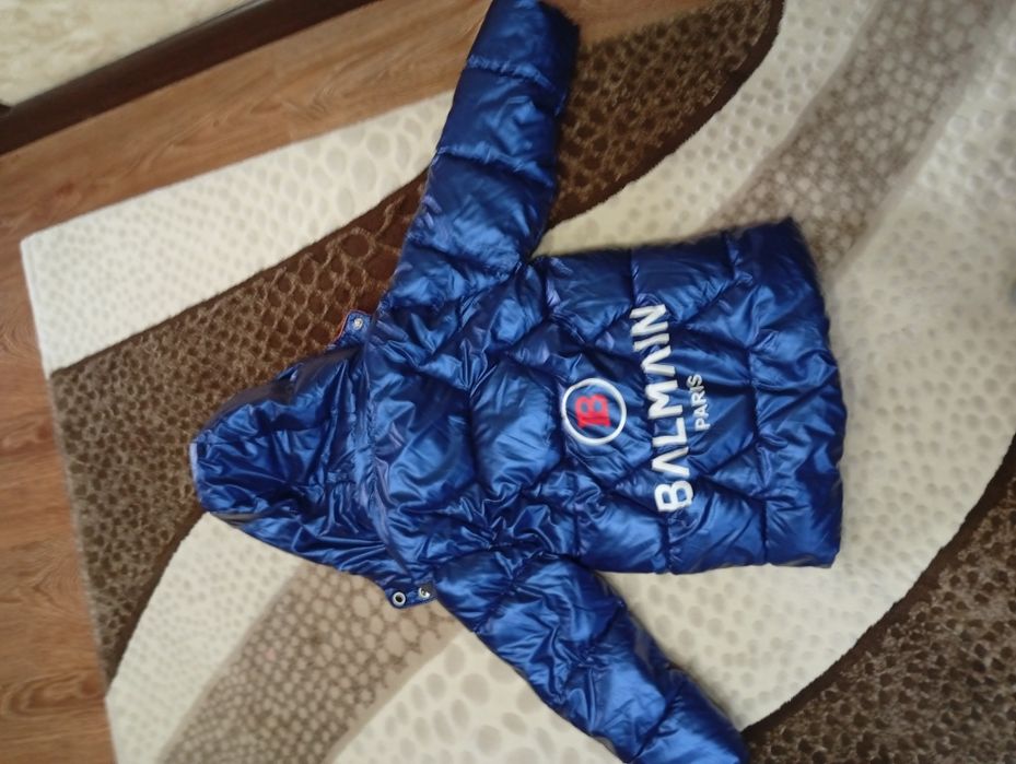 Продам курточку на мальчика.