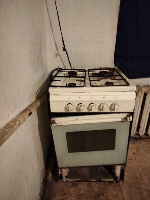 Плита с кружочками,самовар и другие