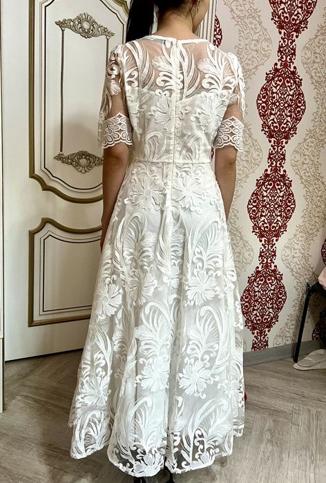 Красивое белое платье