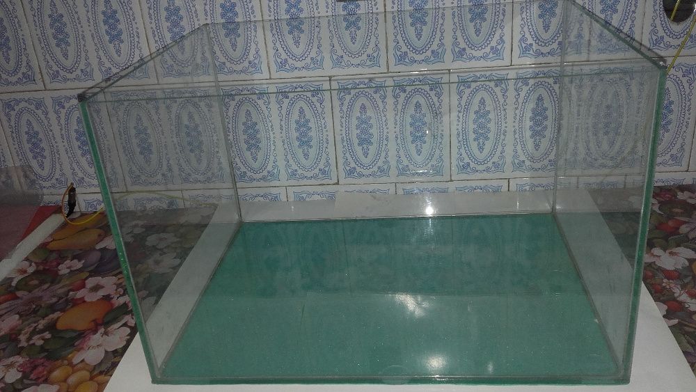 Vând acvarii noi și folosite